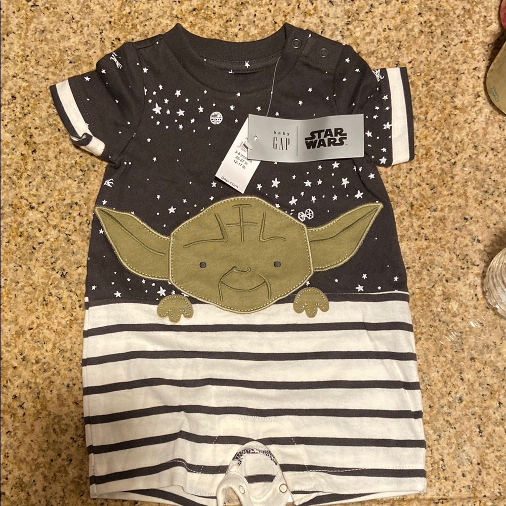 Baby GAP Black and White Star Wars  Yoda Romper 3-6 months
